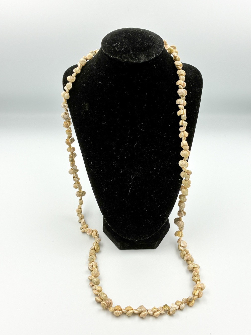 Vintage seashell lei necklace 36"